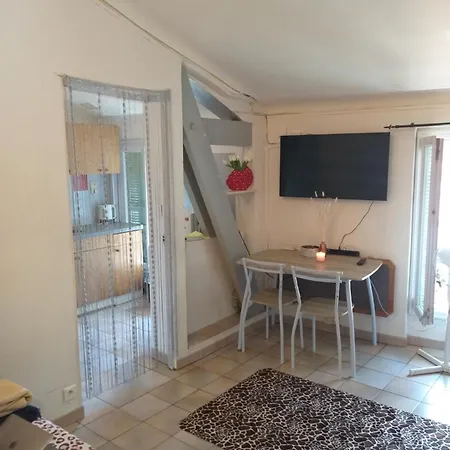 1 Piece A Deux Pas De La Et A 10min Du Centre Et La Gare 15 Minutes De L'aeroport Apartamento *