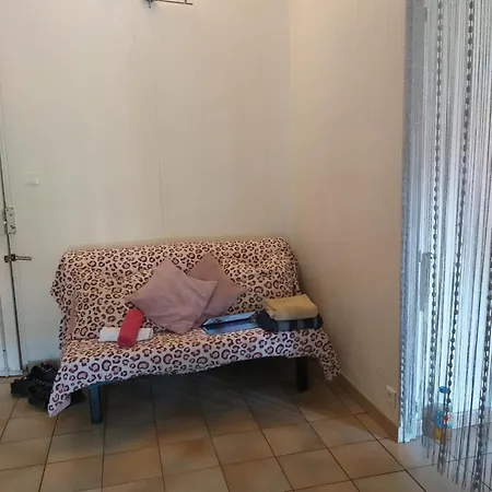 Apartmán 1 Piece A Deux Pas De La Et A 10min Du Centre Et La Gare 15 Minutes De L'aeroport *